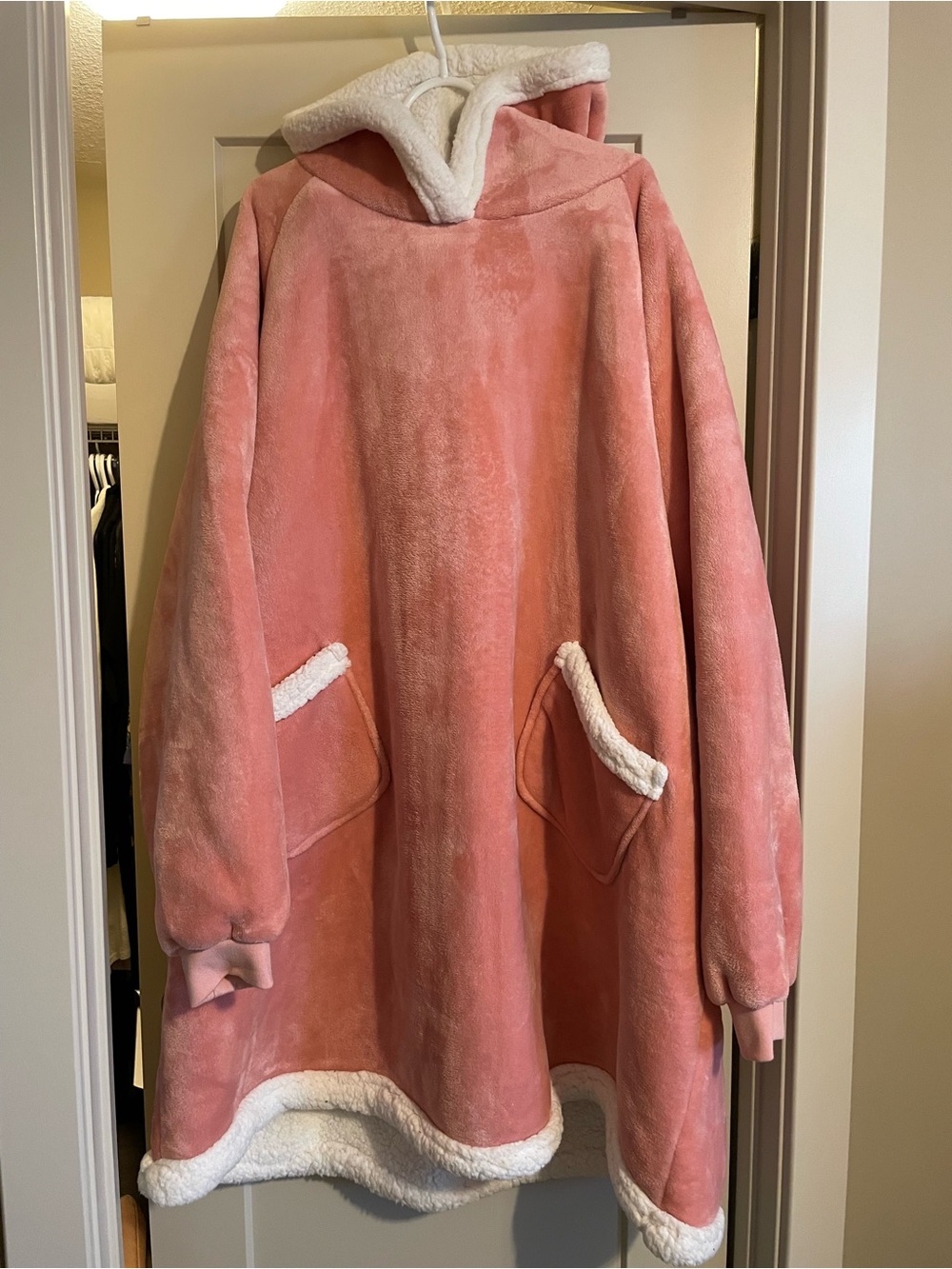 Sherpa Fleece Hoodie Blanket - Oversized Pink